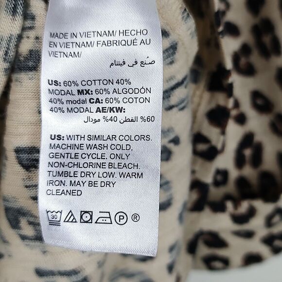 Chico's Leopard Print Bracelet Sleeve Tab Top Blouse Cotton Modal Blend Size L - Picture 7 of 10